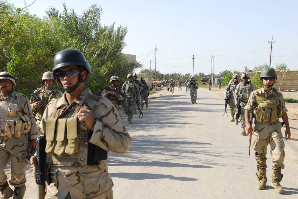 Multi-National Division-Baghdad Soldiers and 17th Iraqi Army Division conduct Operation Bein Al-Nahrein