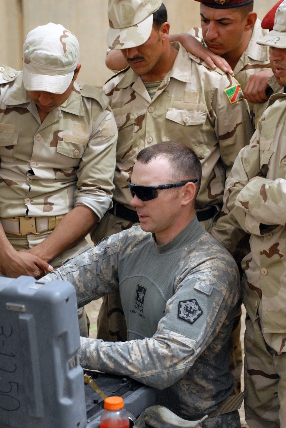 Johnny 5 helps Iraqi army Engineers stay alive