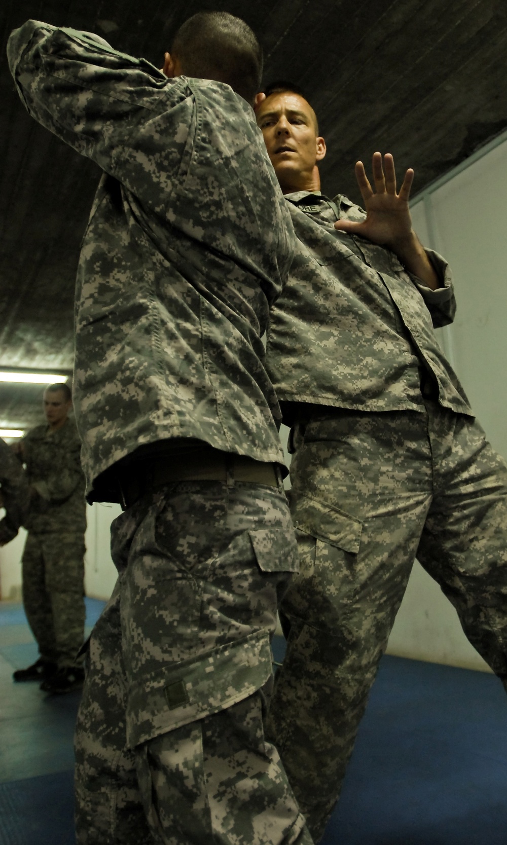 Soldiers attend light fighter combatives course