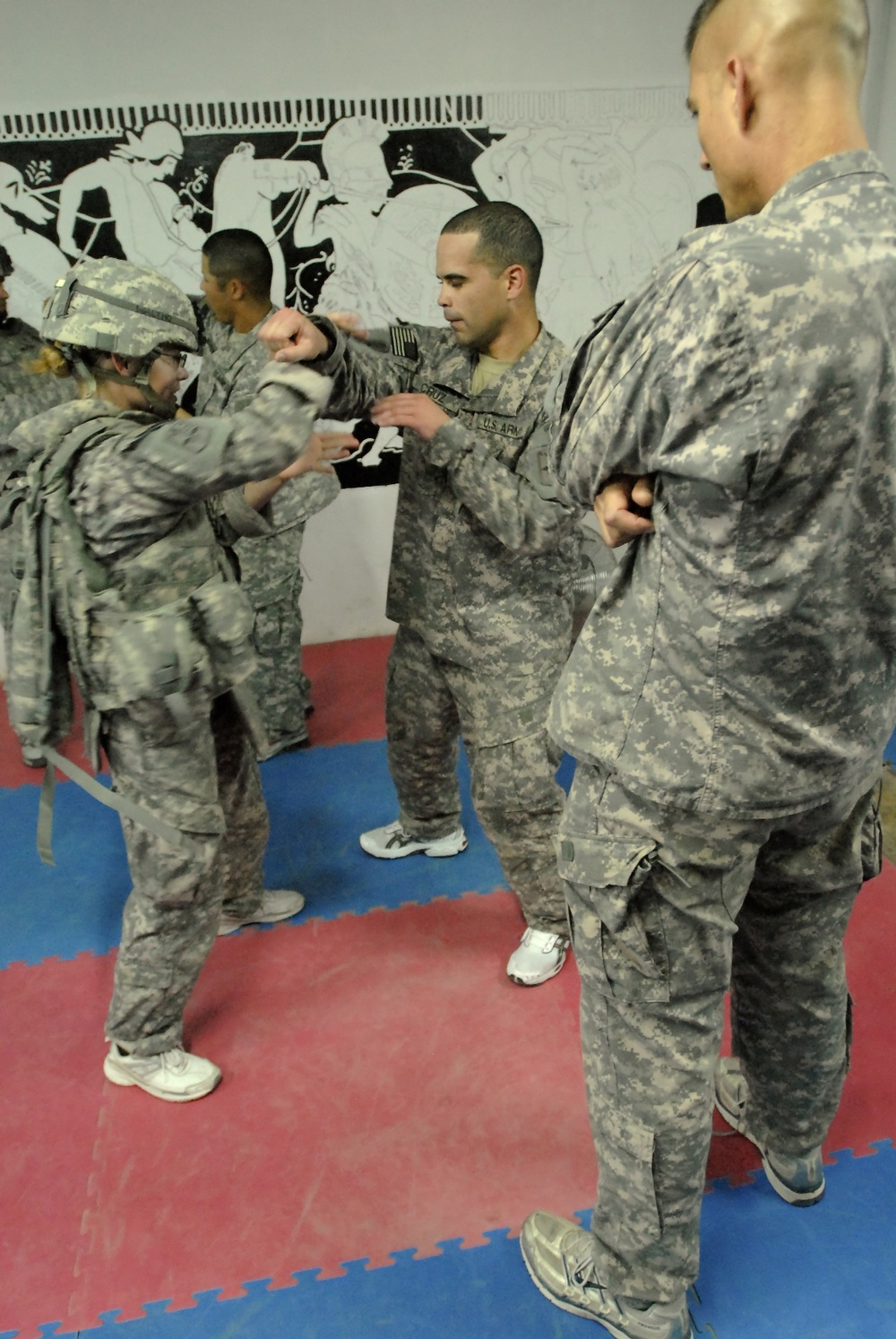 Soldiers attend light fighter combatives course