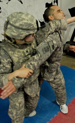 Soldiers attend light fighter combatives course