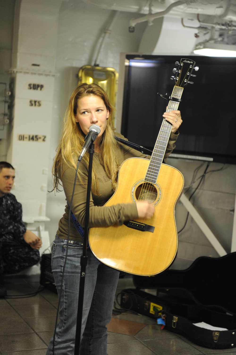 Country Tonite Performs Live for Eisenhower Sailors