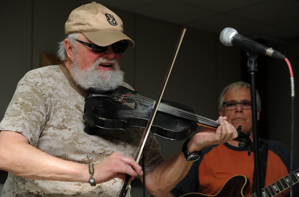 Charlie Daniels performs for Joint Base Balad service members, autographs guitars