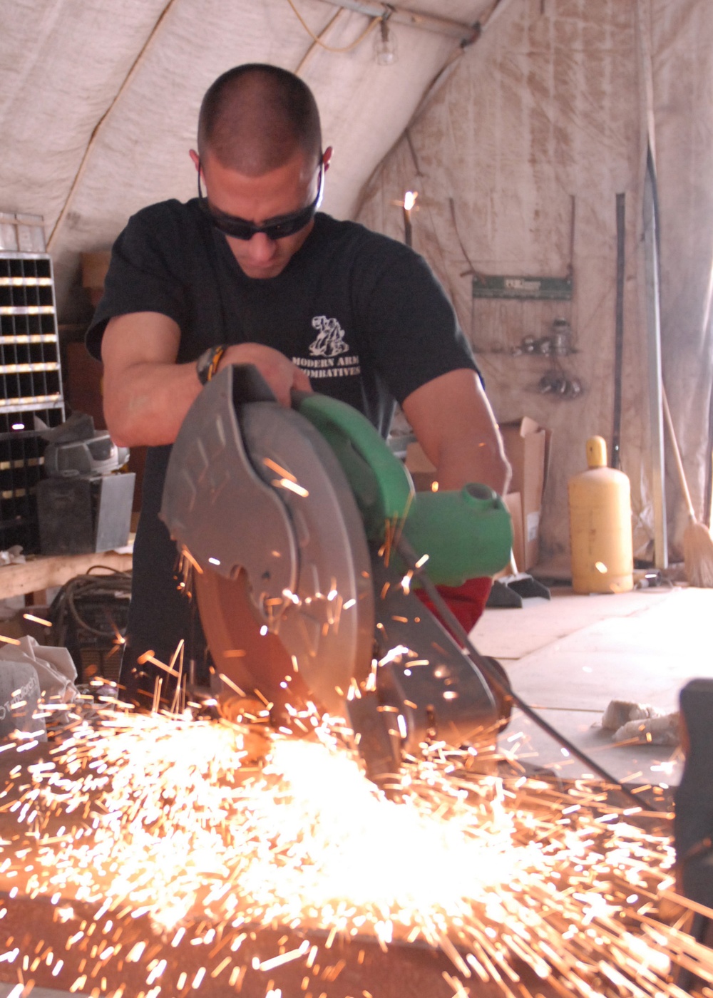 Chief teaches troops to take a stab at the art of knife-making