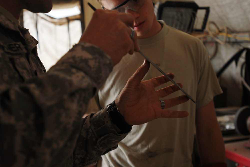 Chief teaches troops to take a stab at the art of knife-making