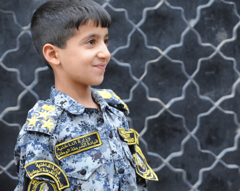 Distribution of candy and toys in Beladiyat