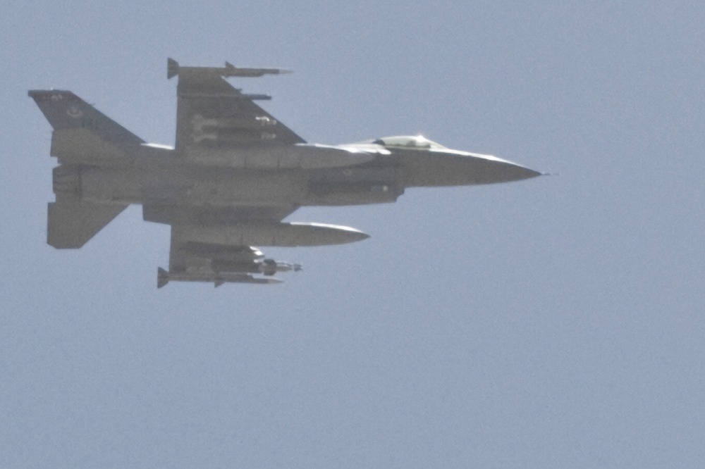 Iraqis, Long Knives unleash 'Lion's Roar'