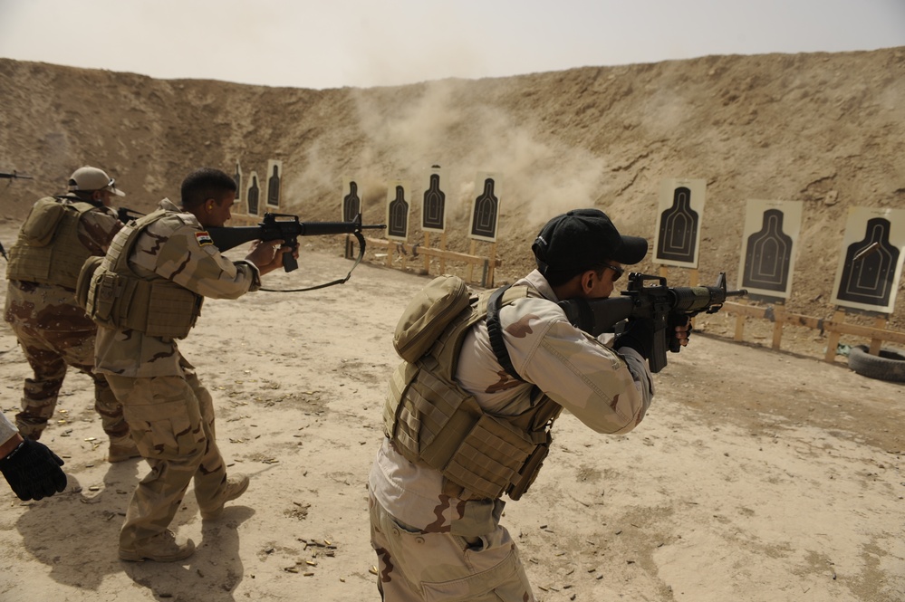 Iraqi army weapon drills on Camp Diwaniyah