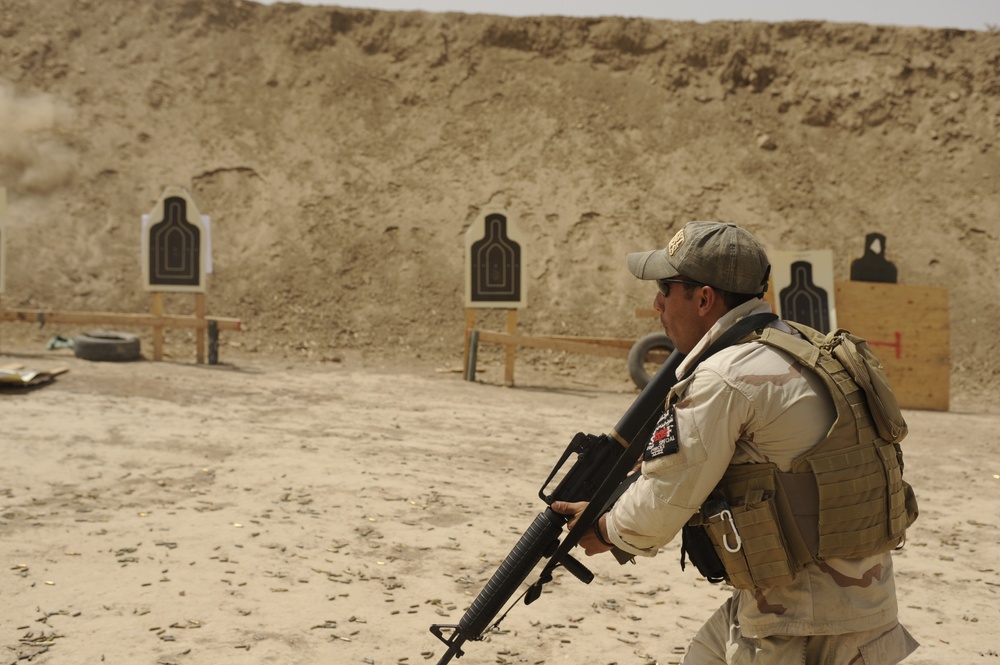 Iraqi army weapon drills on Camp Diwaniyah