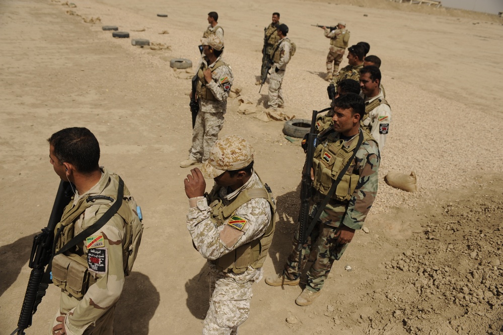 Iraqi army weapon drills on Camp Diwaniyah