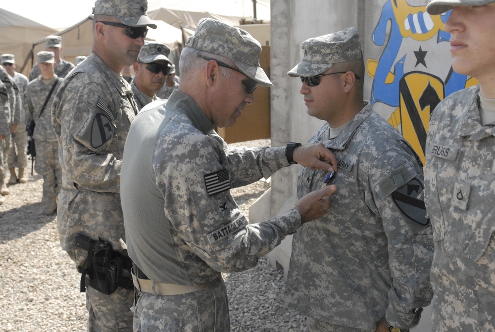 Long Knives receive Purple Heart in Iraq