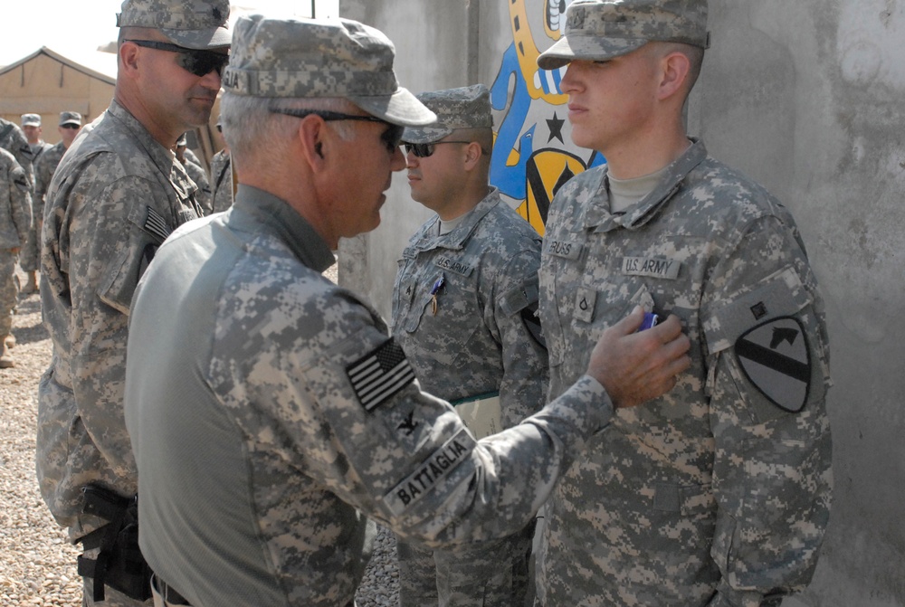 Long Knives receive Purple Heart in Iraq