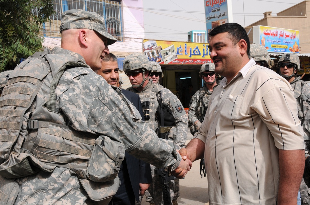 Multi-National Force-Iraq Commanding General visits Adhamiyah