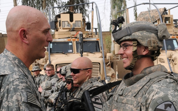 Multi-National Force-Iraq Commanding General Visits Adhamiyah