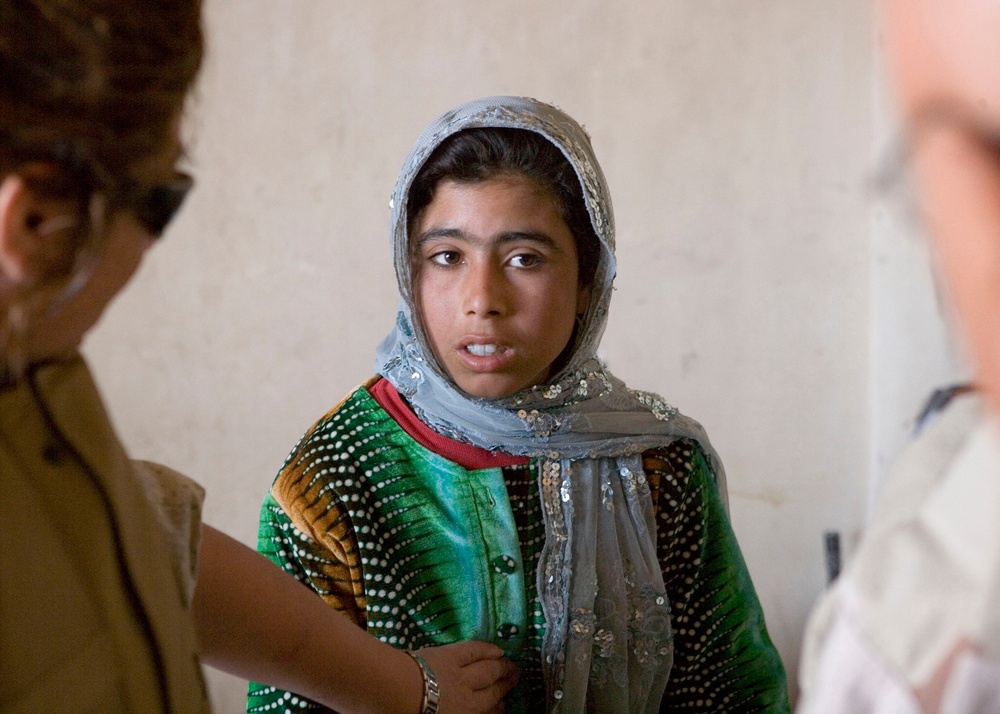 Iraqi police, U.S. Sailors conduct Medical Civil Military Operation