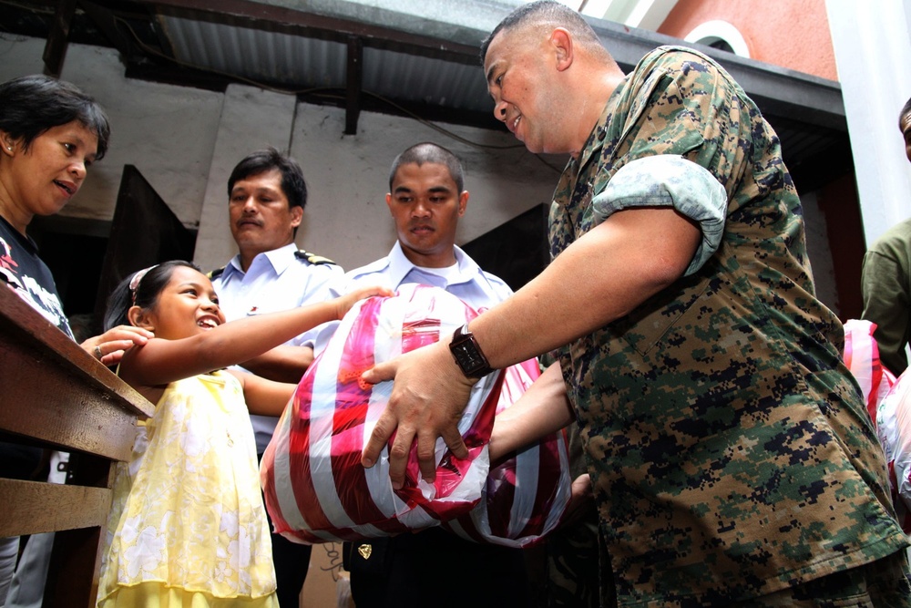 Balikatan Troops Spread Goodwill to Philippine People