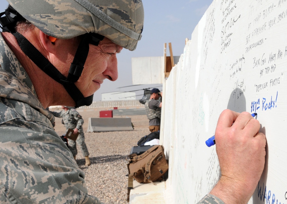 General North Visits Camp Bucca Airmen