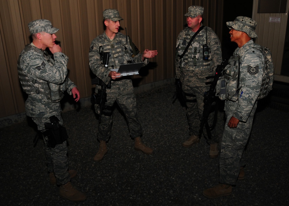 Airmen, DVs Roll With SET