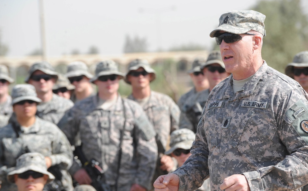 Paratroopers Reenlist Under Famed Baghdad Landmark