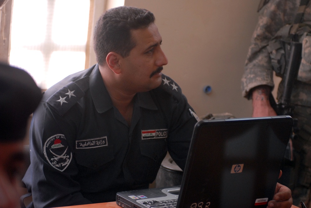 Iraqi police graduation in Mahmudiyah