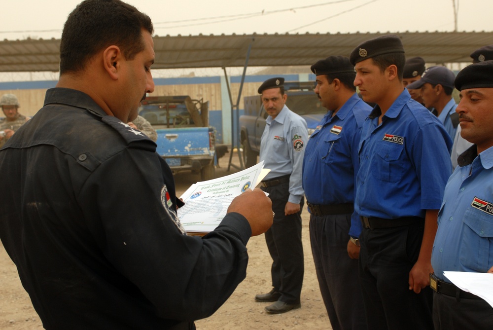 Iraqi police graduation in Mahmudiyah