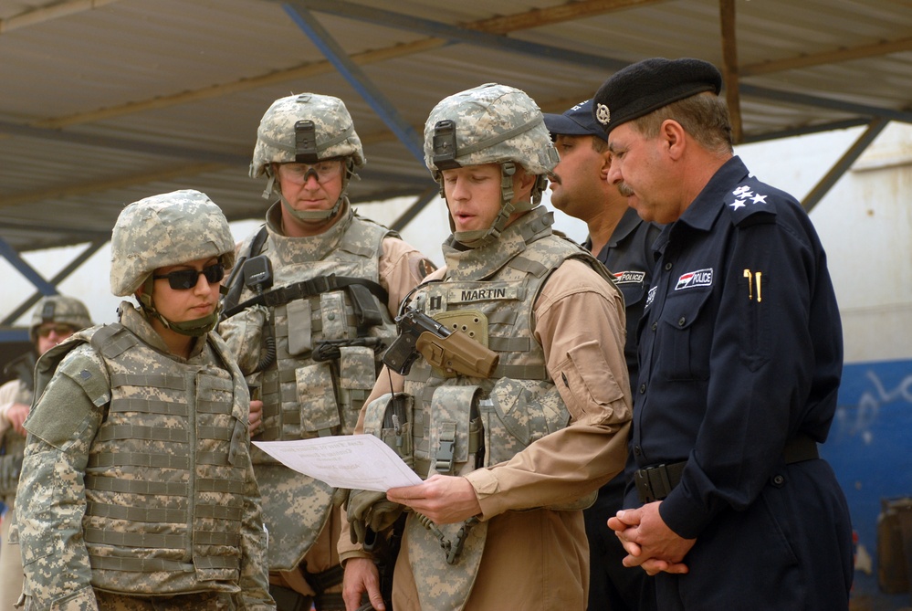 Iraqi police graduation in Mahmudiyah