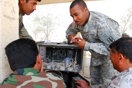 Iraqi army mechanics learn generator basics