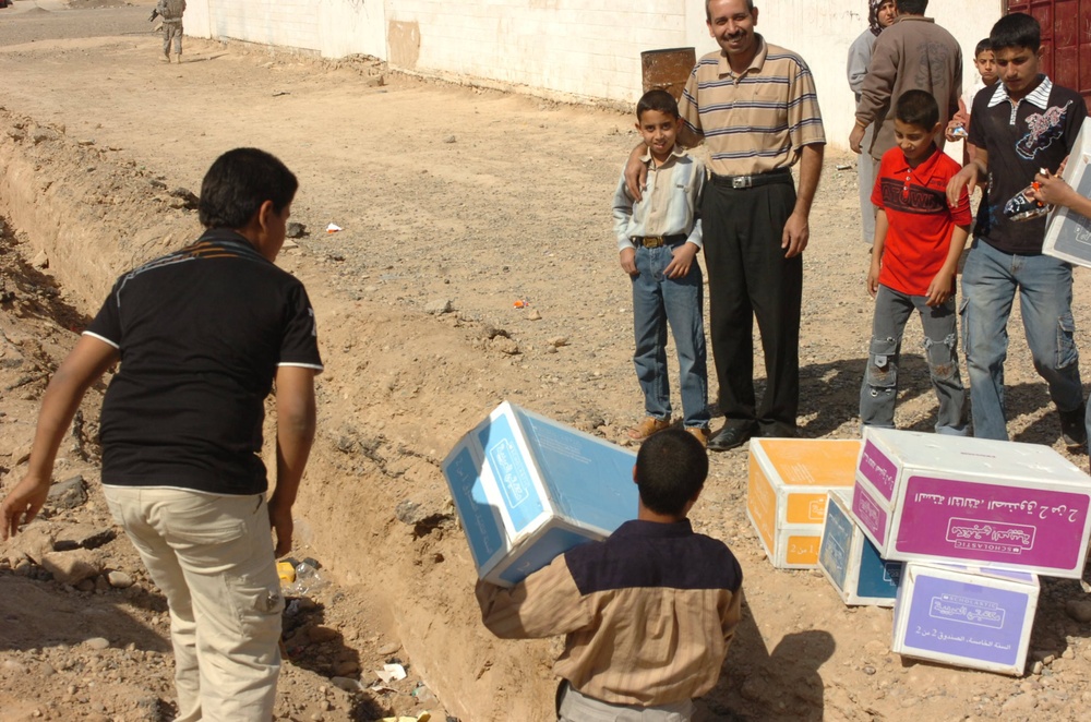 Tropic Lightning Security Detachment donates books to local Tikrit schools