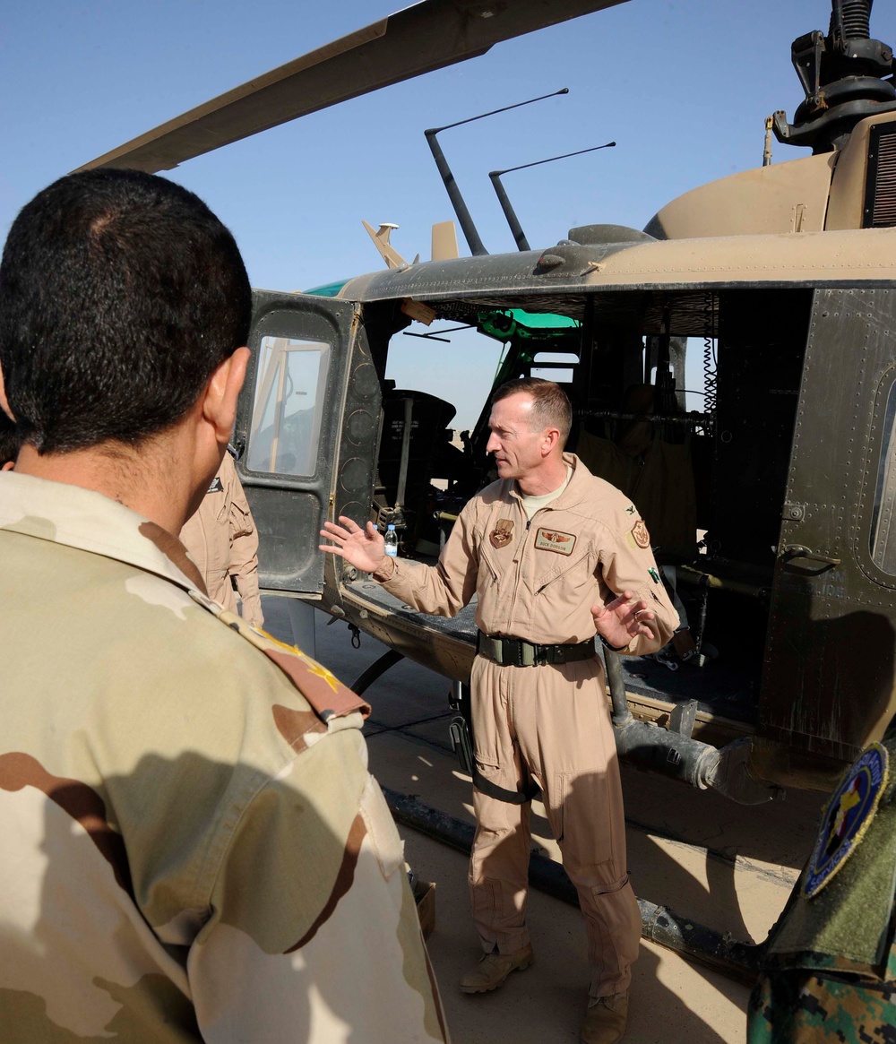 Air Force flight surgeons train Iraqi counterparts