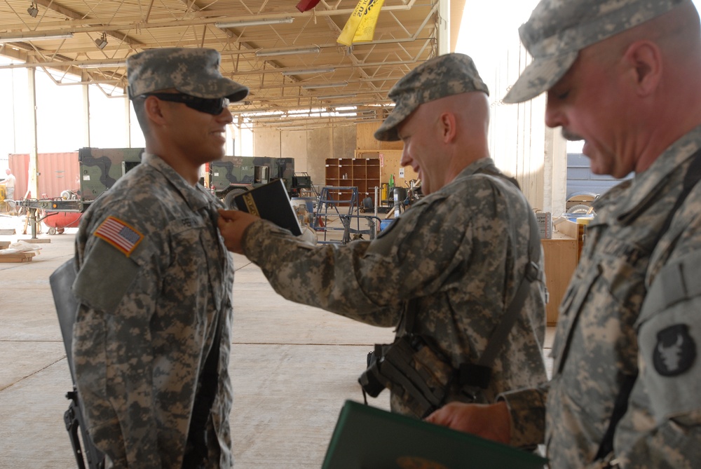 Pfc. Perra Receives Army Commendation Medal