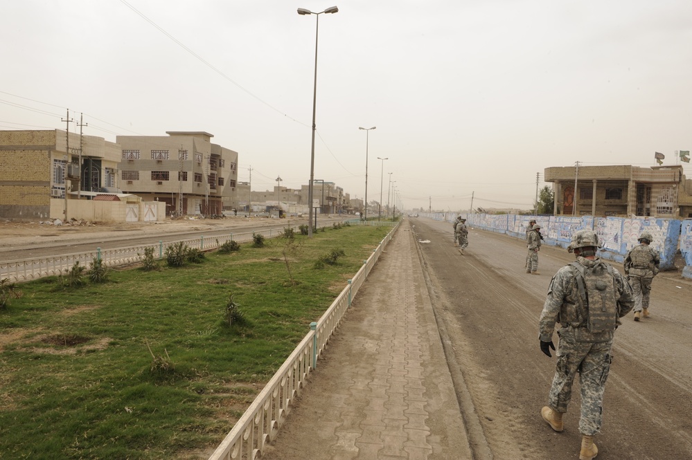 Cavalrymen conduct Baghdad patrol