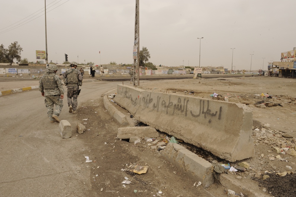 Cavalrymen conduct Baghdad patrol