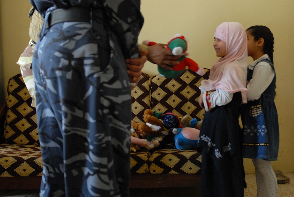 Iraqi Special Operations Forces Soldiers visit with citizens, improve relations in Southern Iraq