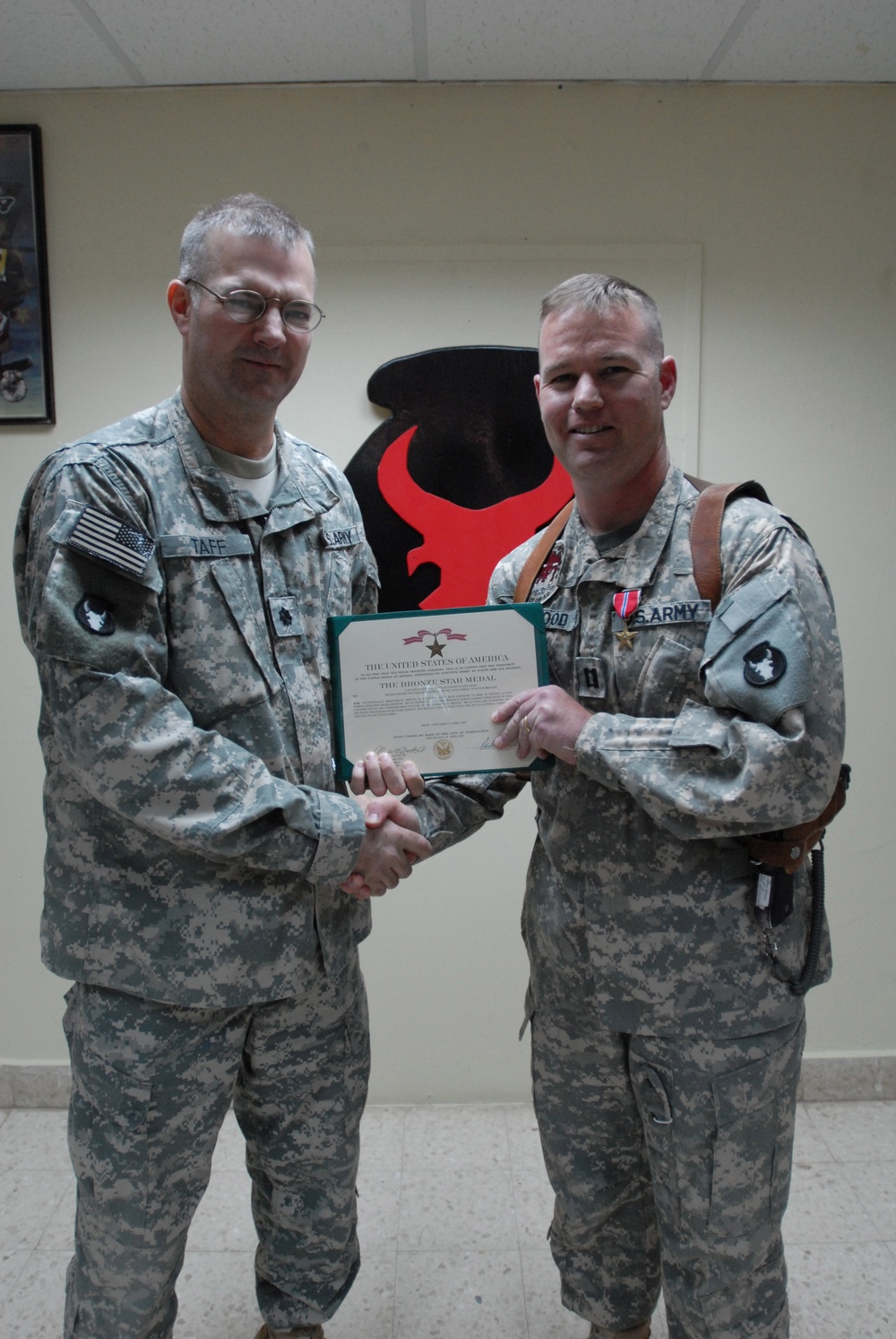 Soldiers Receive Bronze Star