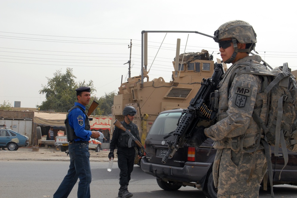 Power of cooperation: Military Police, Iraqi Police work together