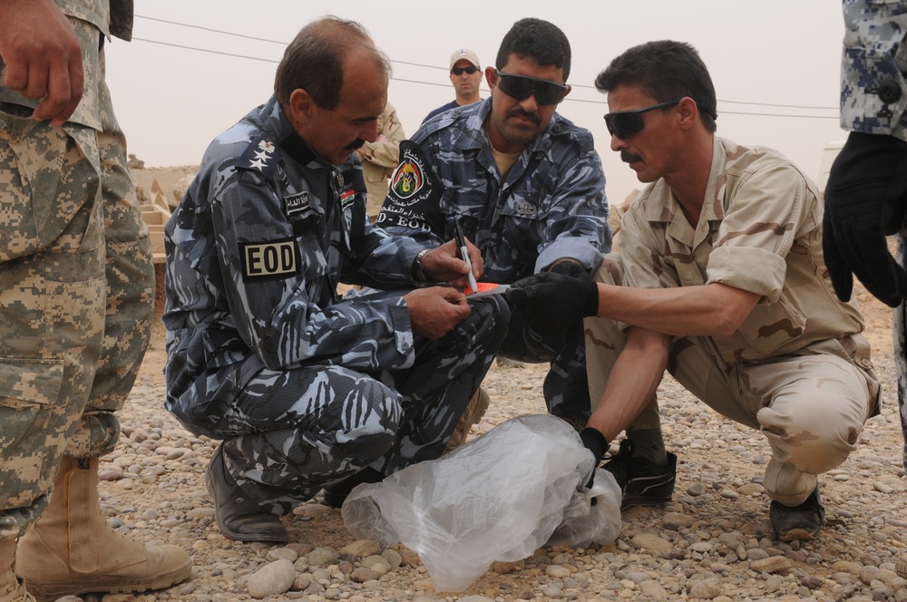 Iraqi Explosive Ordnance Disposal Training in Tikrit, Iraq