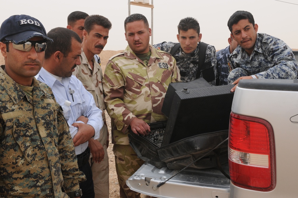 Iraqi Explosive Ordnance Disposal Training in Tikrit, Iraq