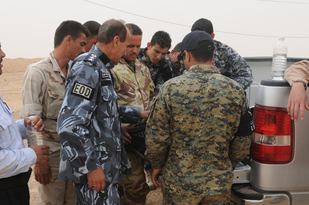 Iraqi Explosive Ordnance Disposal Training in Tikrit, Iraq