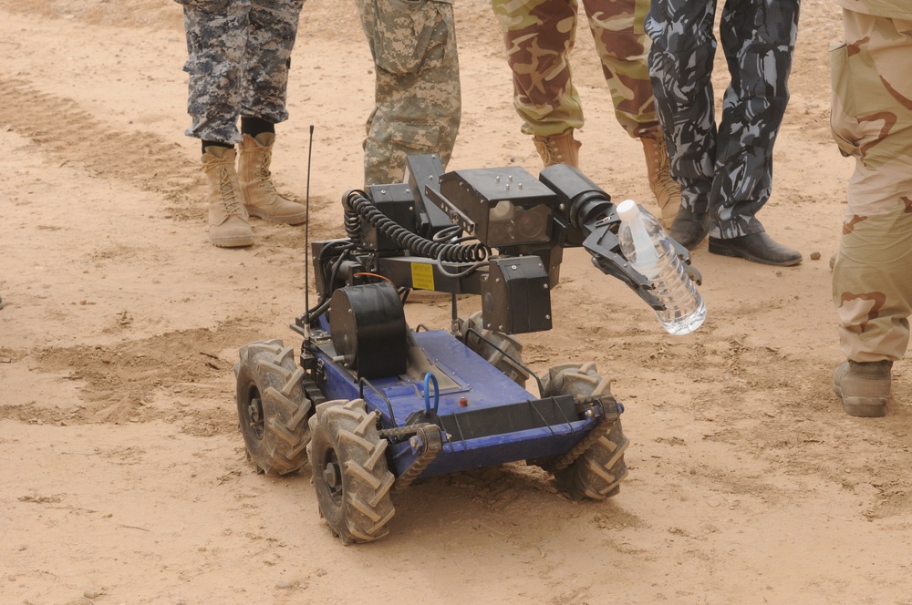 Iraqi Explosive Ordnance Disposal Training in Tikrit, Iraq