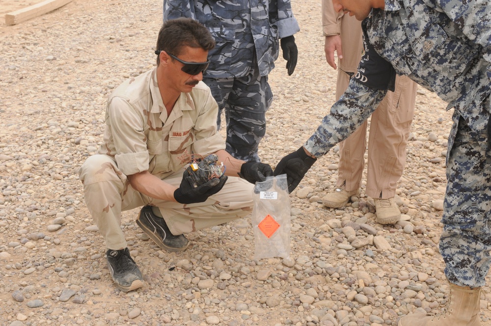 Iraqi Explosive Ordnance Disposal Training in Tikrit, Iraq