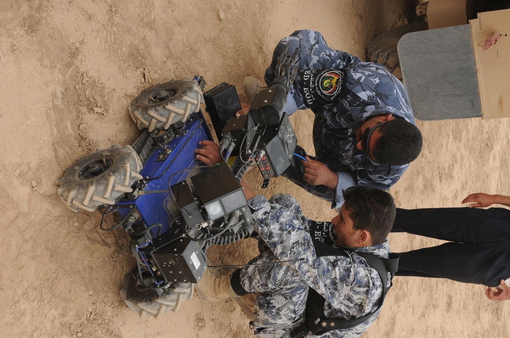 Iraqi Explosive Ordnance Disposal Training in Tikrit, Iraq