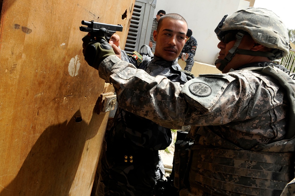 Iraqi police training in Mosul