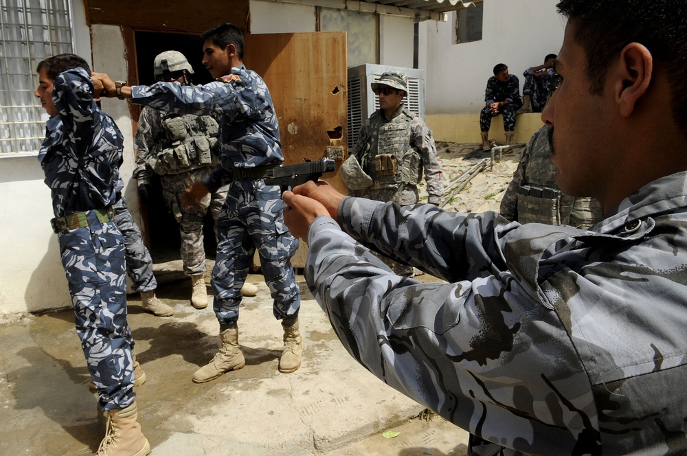 Iraqi police training in Mosul
