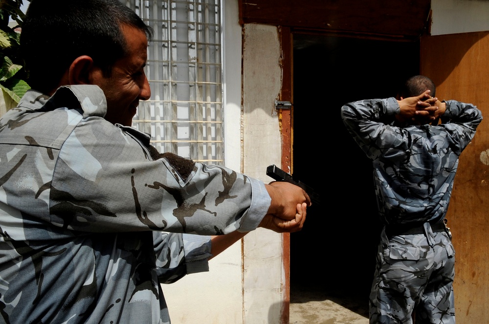 Iraqi police training in Mosul