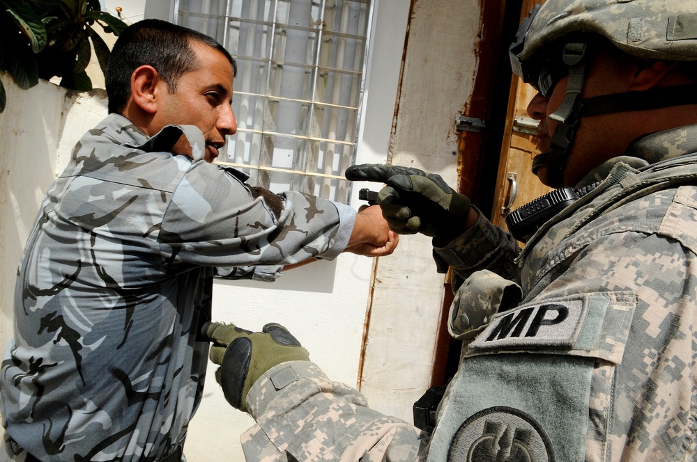 Iraqi police training in Mosul
