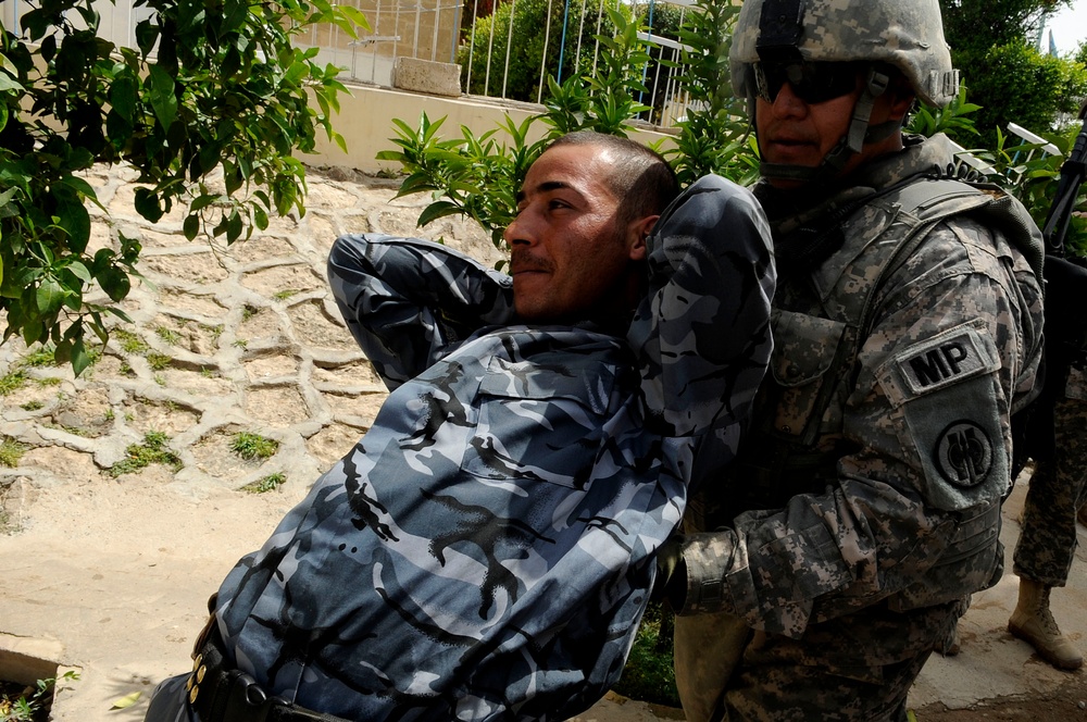 Iraqi police training in Mosul