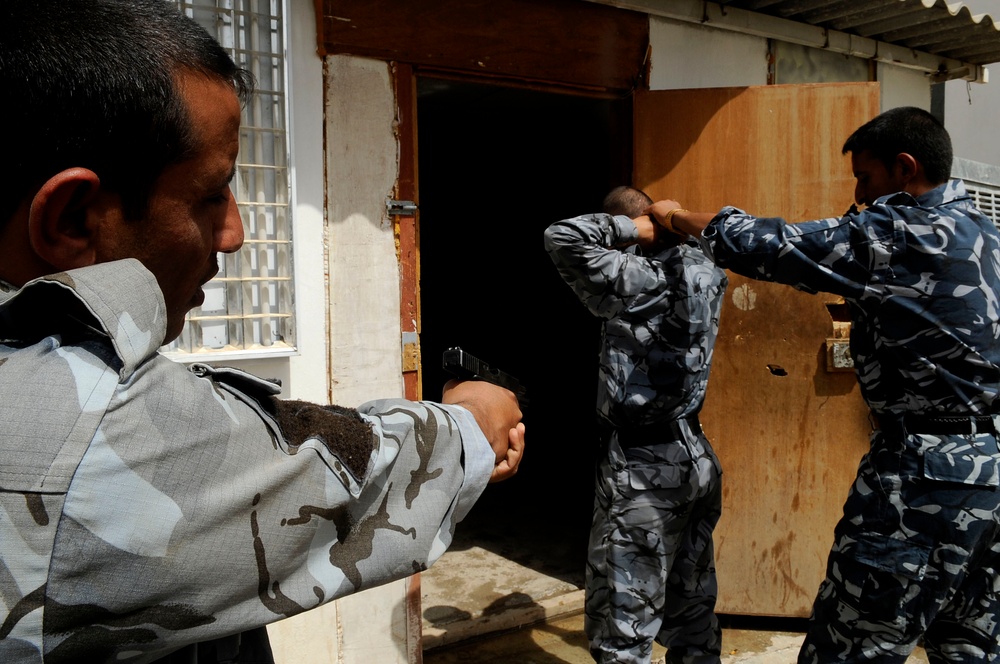 Iraqi police training in Mosul