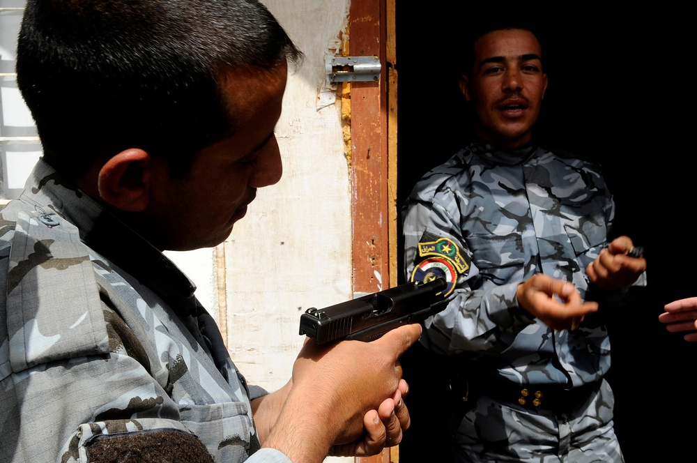 Iraqi police training in Mosul