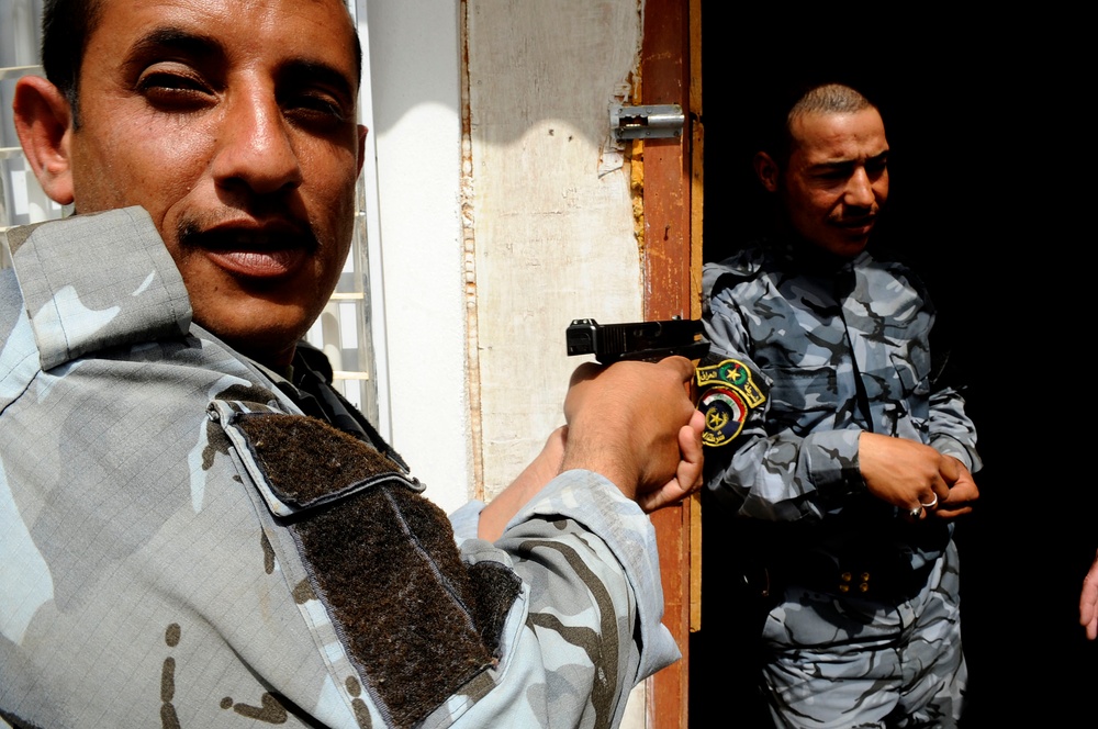 Iraqi police training in Mosul