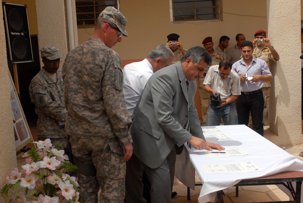 Market opening in Abu Ghraib